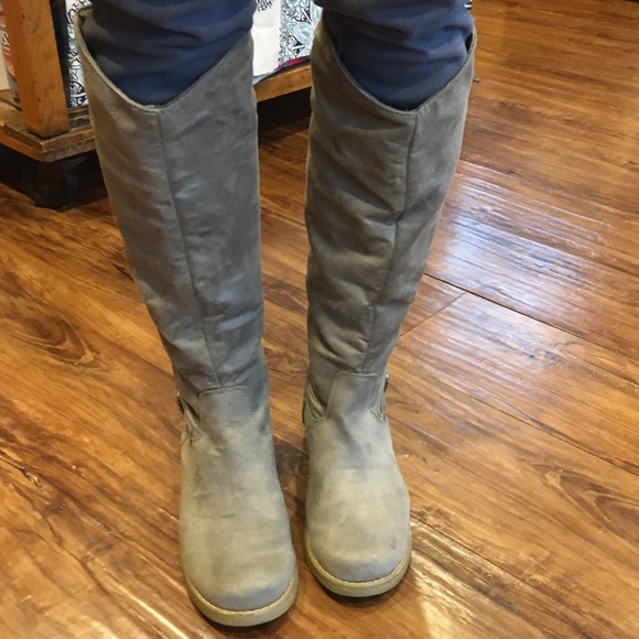 Old navy boots - Picture 1 of 7